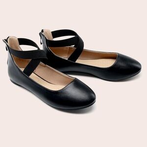 NWT 5.5 Dream Pairs Black Elastic Criss Cross Ankle Strap Ballet Flats